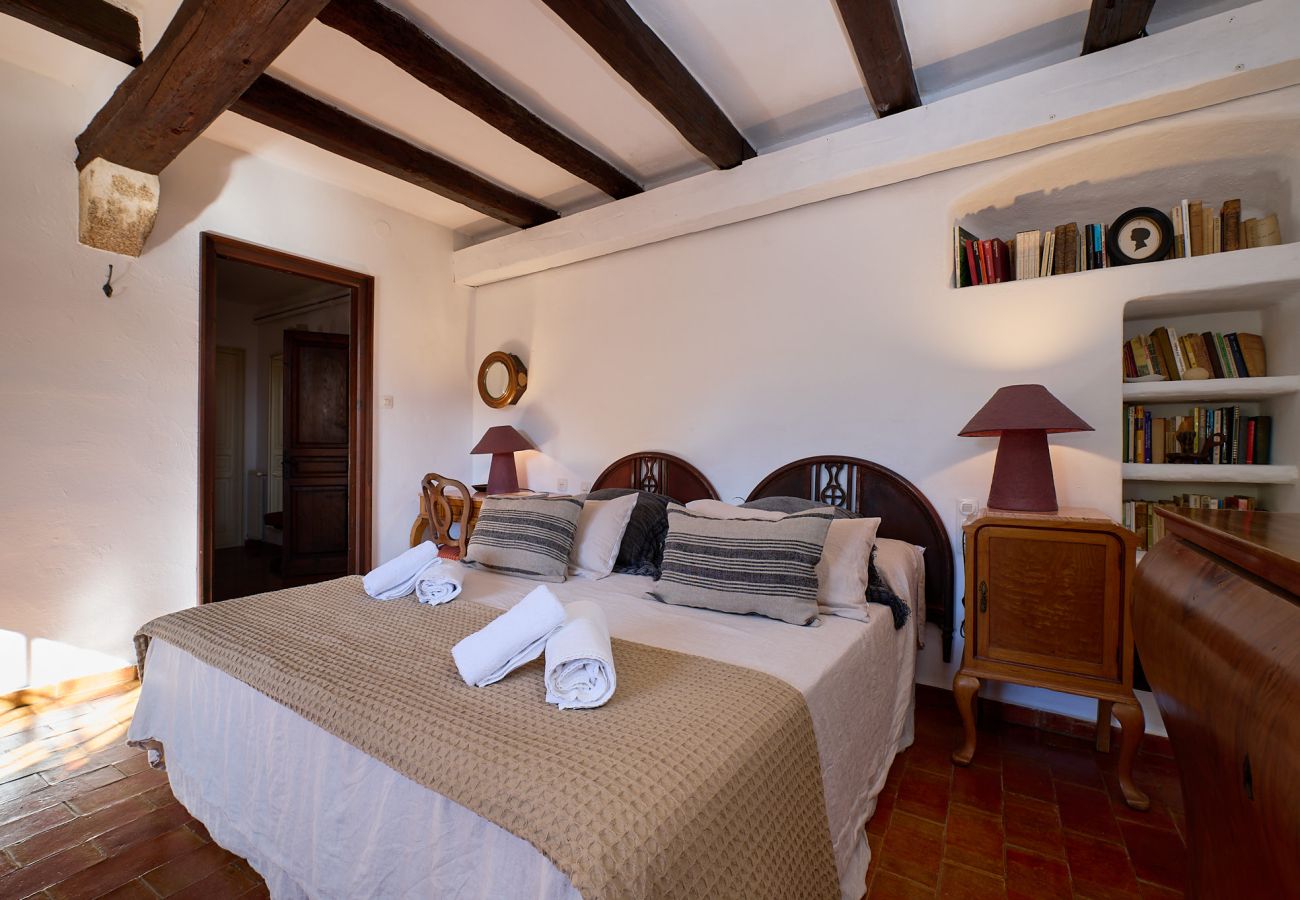 Villa en Mont-ras - 1 MasPagès, casa rural para 9 personas con jardin y piscina privada