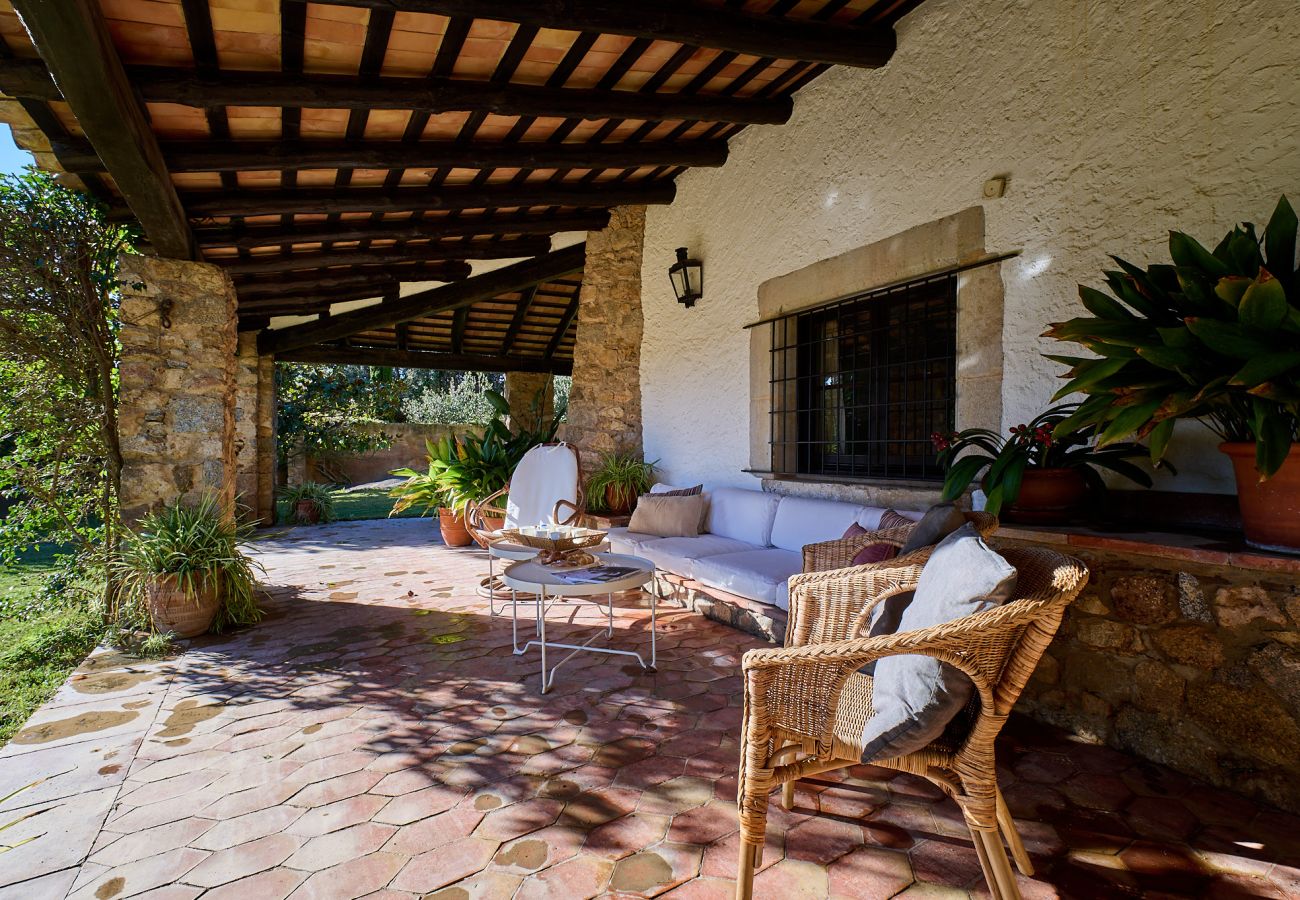 Villa en Mont-ras - 1 MasPagès, casa rural para 9 personas con jardin y piscina privada