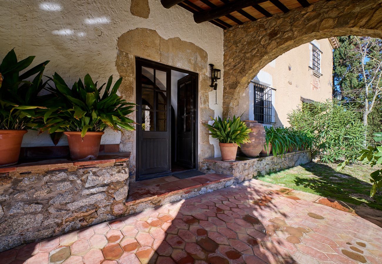 Villa en Mont-ras - 1 MasPagès, casa rural para 9 personas con jardin y piscina privada