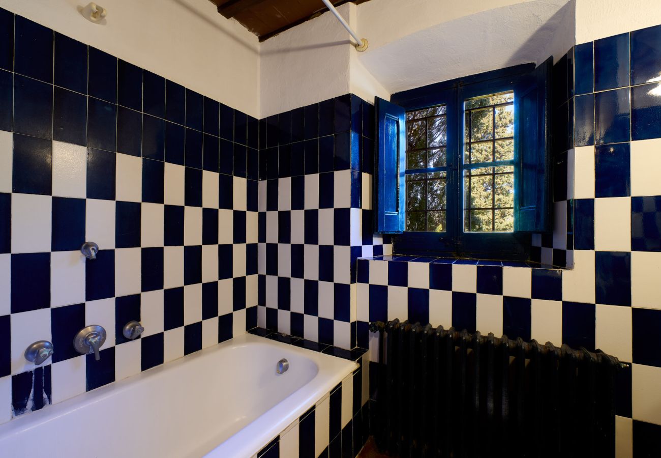 Villa en Mont-ras - 1 MasPagès, casa rural para 9 personas con jardin y piscina privada