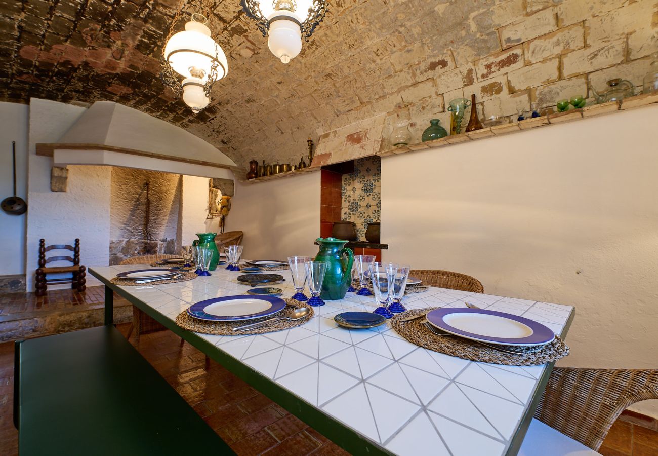 Villa en Mont-ras - 1 MasPagès, casa rural para 9 personas con jardin y piscina privada