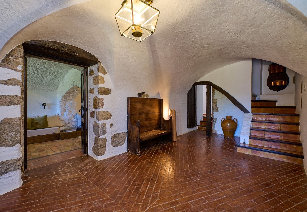 Villa en Mont-ras - 1 MasPagès, casa rural para 9 personas con jardin y piscina privada