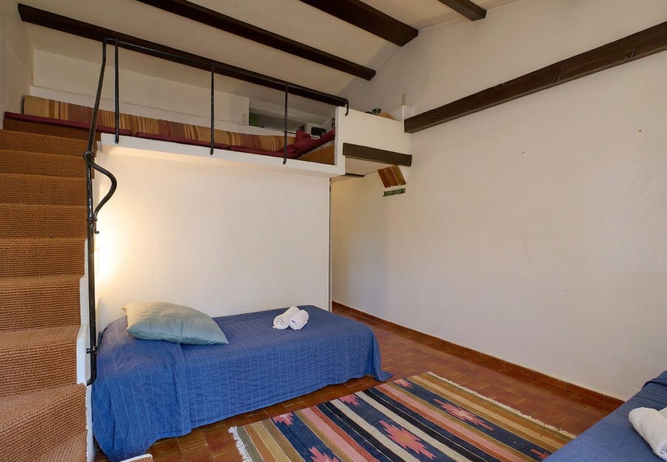 Villa en Mont-ras - 1 MasPagès, casa rural para 9 personas con jardin y piscina privada