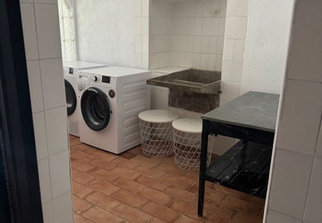 Villa en Mont-ras - 1 MasPagès, casa rural para 9 personas con jardin y piscina privada