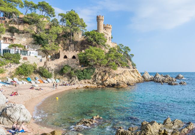 Vil.la en Lloret de Mar - 2AL01 -Casa senzilla amb piscina privada situada en una zona residencial molt tranquil·la 