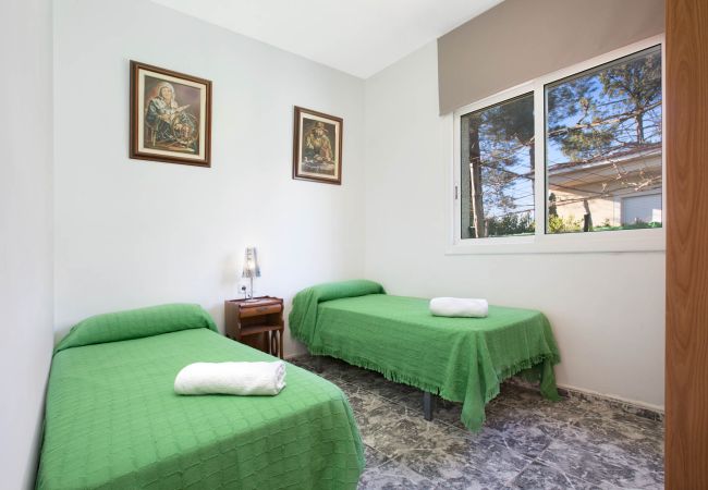 Vil.la en Vidreres - 2AL01 -Casa senzilla amb piscina privada situada en una zona residencial molt tranquil·la  Vil.la en Vidreres - 2AL01 -Casa senzilla amb piscina privada situada en una zona residencial molt tranquil·la