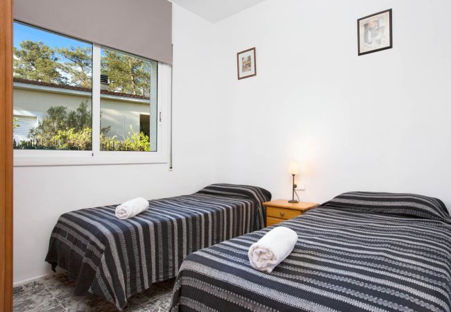 Vil.la en Vidreres - 2AL01 -Casa senzilla amb piscina privada situada en una zona residencial molt tranquil·la  Vil.la en Vidreres - 2AL01 -Casa senzilla amb piscina privada situada en una zona residencial molt tranquil·la