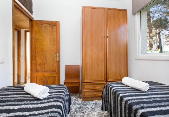Vil.la en Vidreres - 2AL01 -Casa senzilla amb piscina privada situada en una zona residencial molt tranquil·la  Vil.la en Vidreres - 2AL01 -Casa senzilla amb piscina privada situada en una zona residencial molt tranquil·la