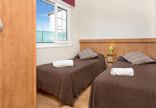Vil.la en Vidreres - 2 ARA01 - Casa senzilla amb piscina privada situada en una zona residencial molt tranquil·la a tan sols 9 km de la platja i del centre de Lloret de Mar. Vil.la en Vidreres - 2 ARA01 - Casa senzilla amb piscina privada situada en una zona residencial molt tranquil·la a tan sols 9 km de la platja i del centre de Lloret de Mar.
