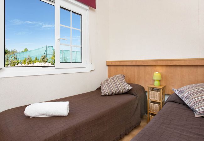 Vil.la en Vidreres - 2 ARA01 - Casa senzilla amb piscina privada situada en una zona residencial molt tranquil·la a tan sols 9 km de la platja i del centre de Lloret de Mar. Vil.la en Vidreres - 2 ARA01 - Casa senzilla amb piscina privada situada en una zona residencial molt tranquil·la a tan sols 9 km de la platja i del centre de Lloret de Mar.