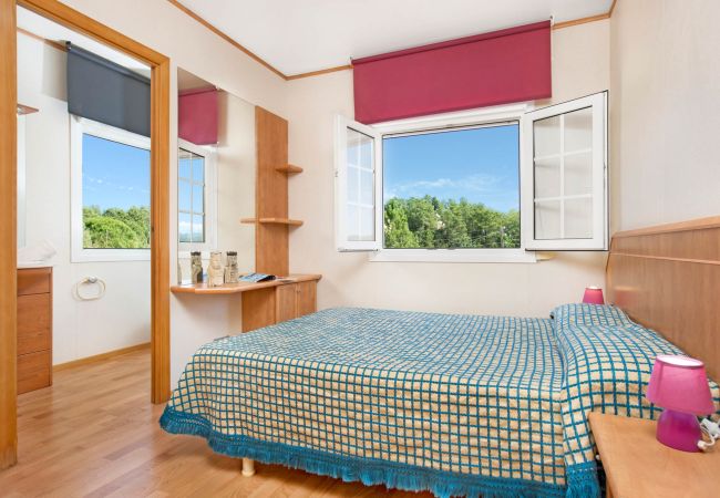 Vil.la en Vidreres - 2 ARA01 - Casa senzilla amb piscina privada situada en una zona residencial molt tranquil·la a tan sols 9 km de la platja i del centre de Lloret de Mar. Vil.la en Vidreres - 2 ARA01 - Casa senzilla amb piscina privada situada en una zona residencial molt tranquil·la a tan sols 9 km de la platja i del centre de Lloret de Mar.