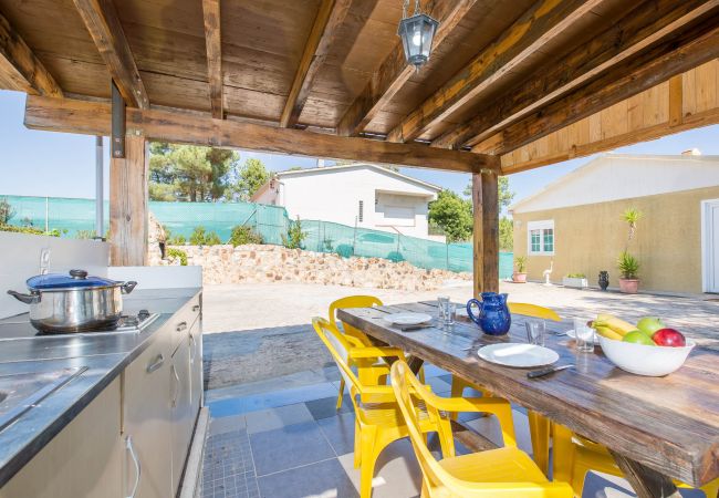 Vil.la en Vidreres - 2 ARA01 - Casa senzilla amb piscina privada situada en una zona residencial molt tranquil·la a tan sols 9 km de la platja i del centre de Lloret de Mar. Vil.la en Vidreres - 2 ARA01 - Casa senzilla amb piscina privada situada en una zona residencial molt tranquil·la a tan sols 9 km de la platja i del centre de Lloret de Mar.