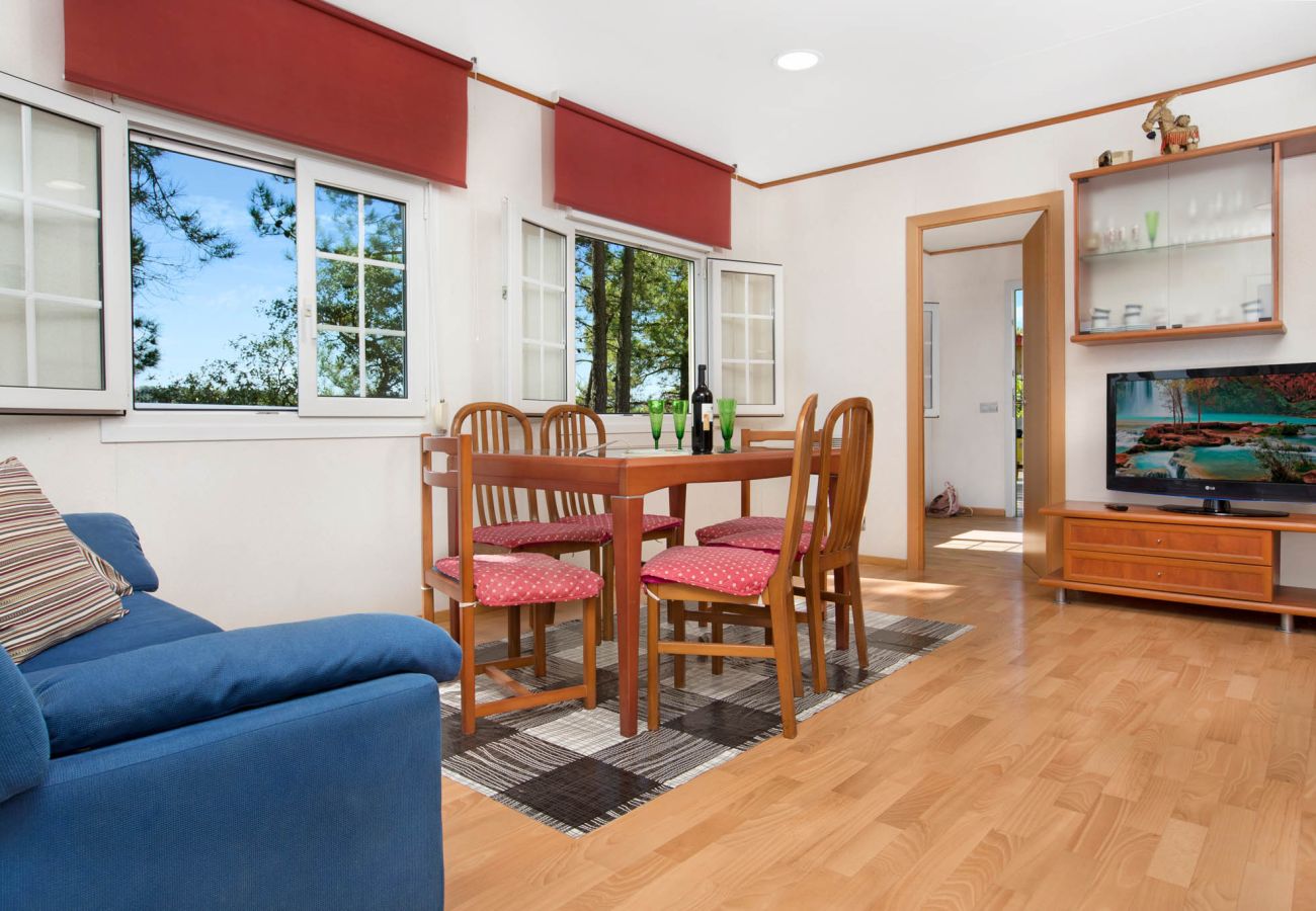Vil.la en Vidreras - 2 ARA01 - Casa senzilla amb piscina privada situada en una zona residencial molt tranquil·la a tan sols 9 km de la platja i del centre de Lloret de Mar.