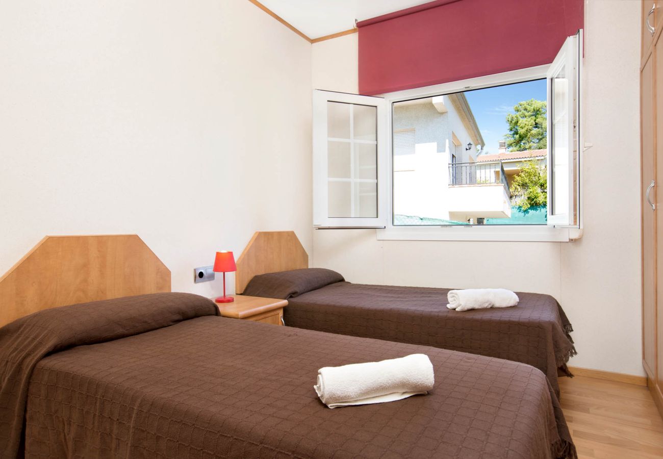 Vil.la en Vidreras - 2 ARA01 - Casa senzilla amb piscina privada situada en una zona residencial molt tranquil·la a tan sols 9 km de la platja i del centre de Lloret de Mar.