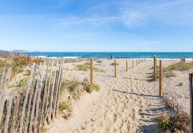 Apartament en Pals - 1ARCH1 Apartament senzill situat a la Platja de Pals, a 150 metres de la platja. Apartament en Pals - 1ARCH1 Apartament senzill situat a la Platja de Pals, a 150 metres de la platja.