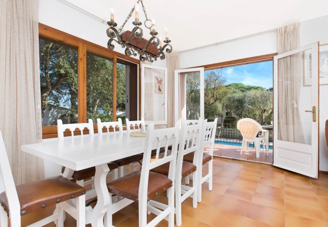 Vil.la en Calella de Palafrugell - 1BENETPL - Casa dividida en 3 apartaments totalment independents, els quals comparteixen una piscina. a tan sols 1 km de la platja de Calella de Palafrugell Vil.la en Calella de Palafrugell - 1BENETPL - Casa dividida en 3 apartaments totalment independents, els quals comparteixen una piscina. a tan sols 1 km de la platja de Calella de Palafrugell