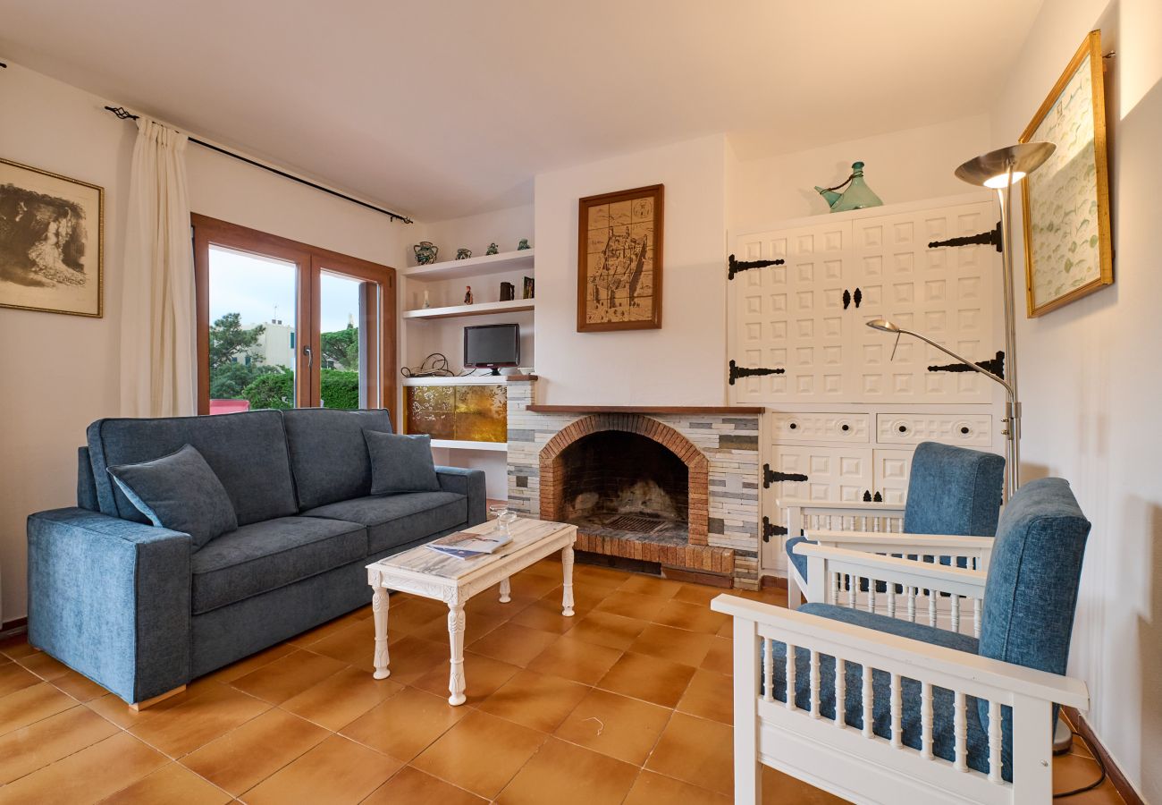 Vil.la en Calella de Palafrugell - 1BENETPL - Casa dividida en 3 apartaments totalment independents, els quals comparteixen una piscina. a tan sols 1 km de la platja de Calella de Palafrugell