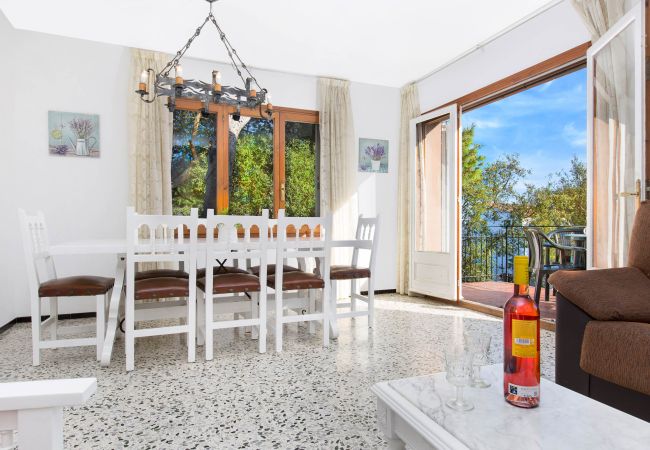 Vil.la en Calella de Palafrugell - 1BENET 1 -Casa dividida en 3 apartaments totalment independents, els quals comparteixen una piscina  a tan sols 1 km de la platja de Calella de Palafrugell Vil.la en Calella de Palafrugell - 1BENET 1 -Casa dividida en 3 apartaments totalment independents, els quals comparteixen una piscina  a tan sols 1 km de la platja de Calella de Palafrugell