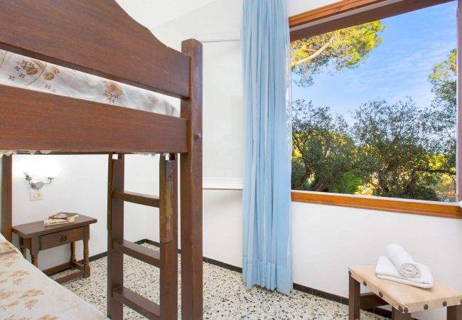 Vil.la en Calella de Palafrugell - 1BENET 1 -Casa dividida en 3 apartaments totalment independents, els quals comparteixen una piscina  a tan sols 1 km de la platja de Calella de Palafrugell Vil.la en Calella de Palafrugell - 1BENET 1 -Casa dividida en 3 apartaments totalment independents, els quals comparteixen una piscina  a tan sols 1 km de la platja de Calella de Palafrugell