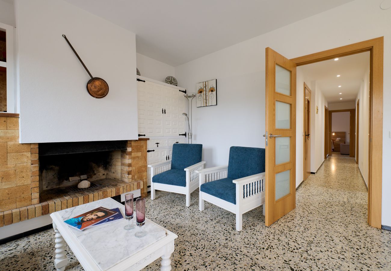 Vil.la en Calella de Palafrugell - 1BENET 1 -Casa dividida en 3 apartaments totalment independents, els quals comparteixen una piscina  a tan sols 1 km de la platja de Calella de Palafrugell