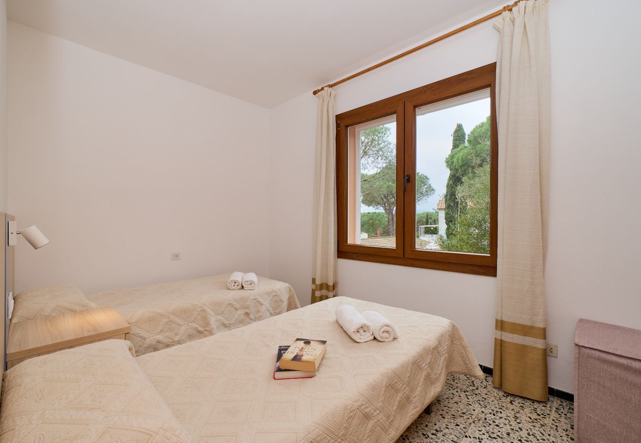 Vil.la en Calella de Palafrugell - 1BENET 1 -Casa dividida en 3 apartaments totalment independents, els quals comparteixen una piscina  a tan sols 1 km de la platja de Calella de Palafrugell