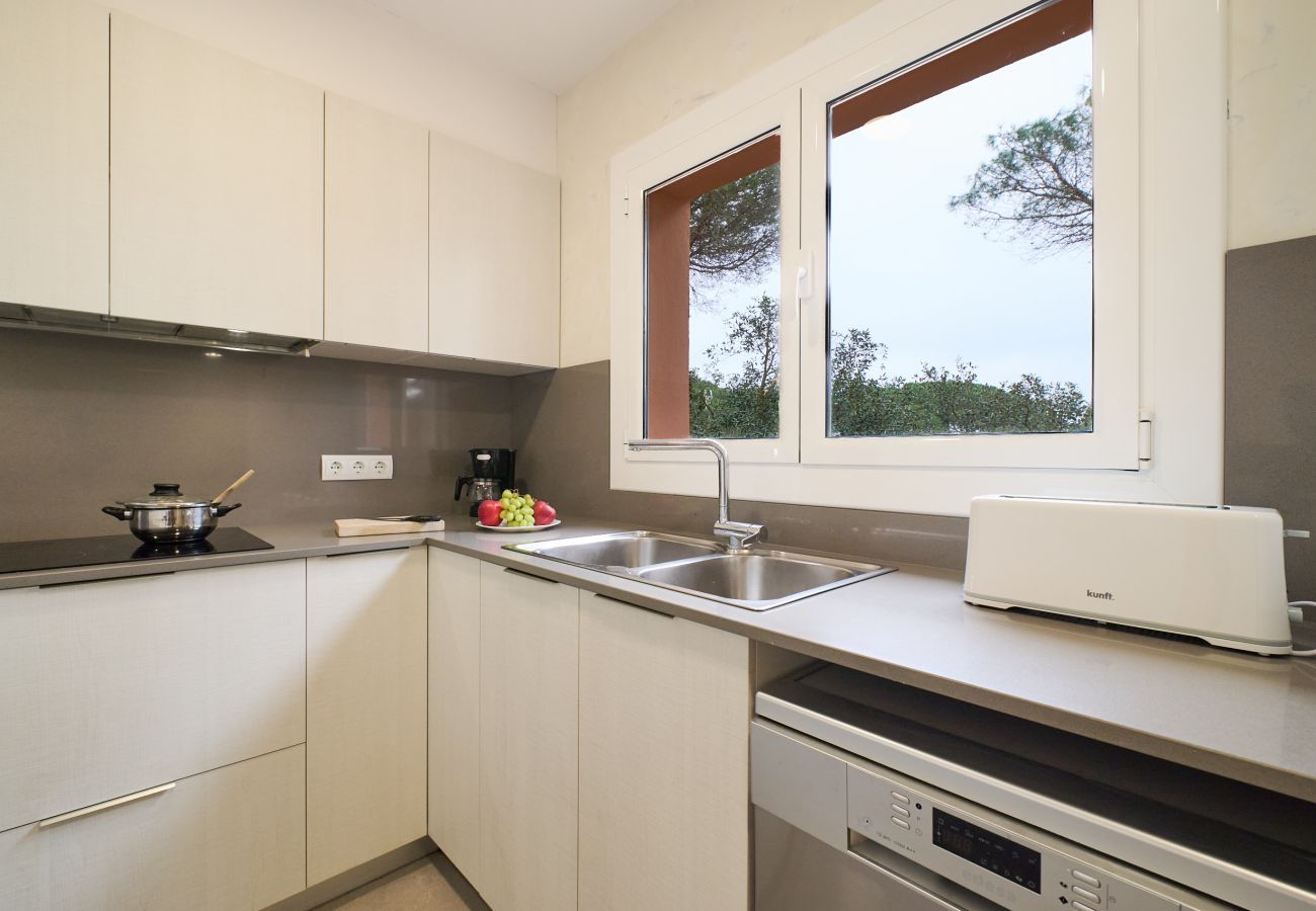 Vil.la en Calella de Palafrugell - 1BENET 1 -Casa dividida en 3 apartaments totalment independents, els quals comparteixen una piscina  a tan sols 1 km de la platja de Calella de Palafrugell