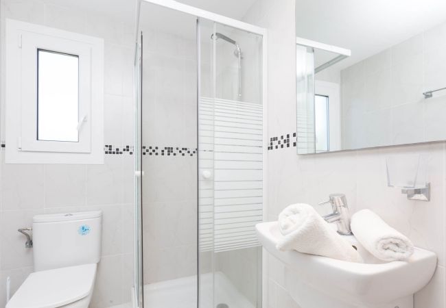 Apartament en Calella de Palafrugell -  1CAN01 - Acollidor apartament per a 4 amb terrassa a prop de la platja de Calella de Palafrugell. Apartament en Calella de Palafrugell -  1CAN01 - Acollidor apartament per a 4 amb terrassa a prop de la platja de Calella de Palafrugell.