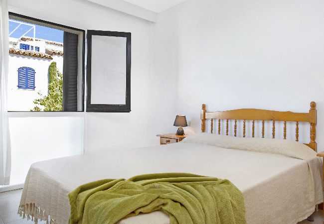 Apartament en Calella de Palafrugell - 1CAN02 - Apartament per 6 persones amb terrassa situat a primera línia de mar a Calella de Palafrugell 