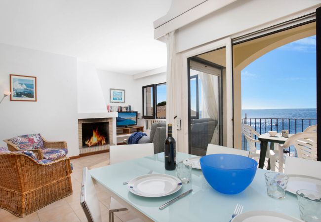 Apartament en Calella de Palafrugell - 1CAN02 - Apartament per 6 persones amb terrassa situat a primera línia de mar a Calella de Palafrugell  Apartament en Calella de Palafrugell - 1CAN02 - Apartament per 6 persones amb terrassa situat a primera línia de mar a Calella de Palafrugell