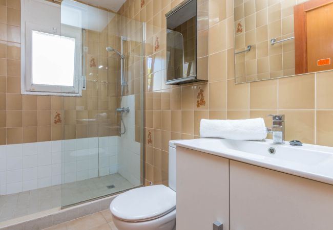 Apartament en Calella de Palafrugell - 1CAN02 - Apartament per 6 persones amb terrassa situat a primera línia de mar a Calella de Palafrugell  Apartament en Calella de Palafrugell - 1CAN02 - Apartament per 6 persones amb terrassa situat a primera línia de mar a Calella de Palafrugell