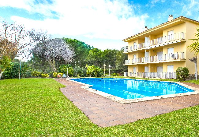Apartament en Llafranc - 1CEN A1 -Apartament senzill amb jardí i piscina comunitària situat a Llafranc, a uns 800m de la platja