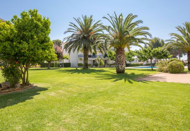 Apartament en Calella de Palafrugell - 1CB - E3 Apartament amb piscina i jardí situat molt a prop de la platja de Calella de Palafrugell Apartament en Calella de Palafrugell - 1CB - E3 Apartament amb piscina i jardí situat molt a prop de la platja de Calella de Palafrugell