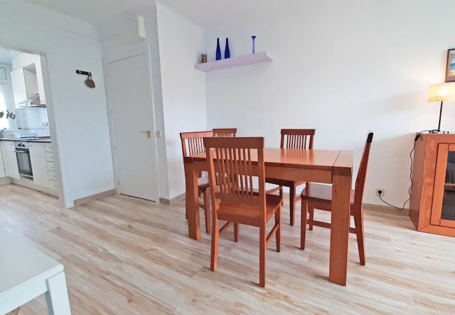 Apartament en Calella de Palafrugell - 1CB - E3 Apartament amb piscina i jardí situat molt a prop de la platja de Calella de Palafrugell Apartament en Calella de Palafrugell - 1CB - E3 Apartament amb piscina i jardí situat molt a prop de la platja de Calella de Palafrugell