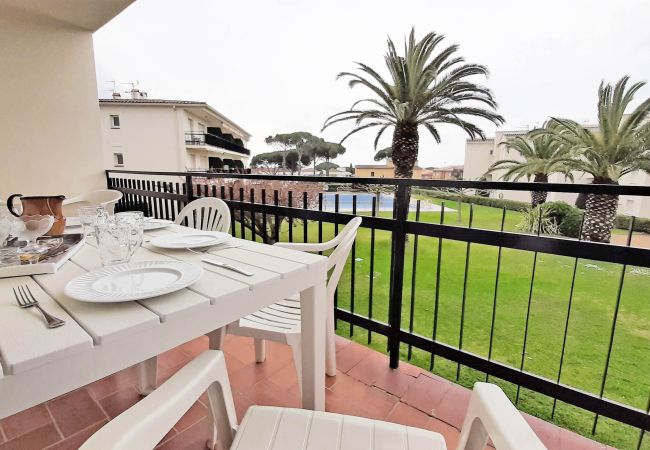 Apartament en Calella de Palafrugell - 1CB - E3 Apartament amb piscina i jardí situat molt a prop de la platja de Calella de Palafrugell Apartament en Calella de Palafrugell - 1CB - E3 Apartament amb piscina i jardí situat molt a prop de la platja de Calella de Palafrugell