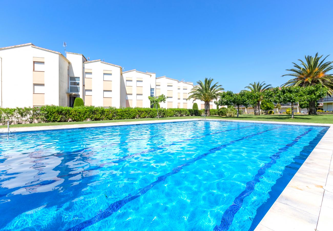 Apartament en Calella de Palafrugell - 1CB - E4 Apartament totalment reformat amb piscina i jardí situat molt a prop de la platja de Calella de Palafrugell