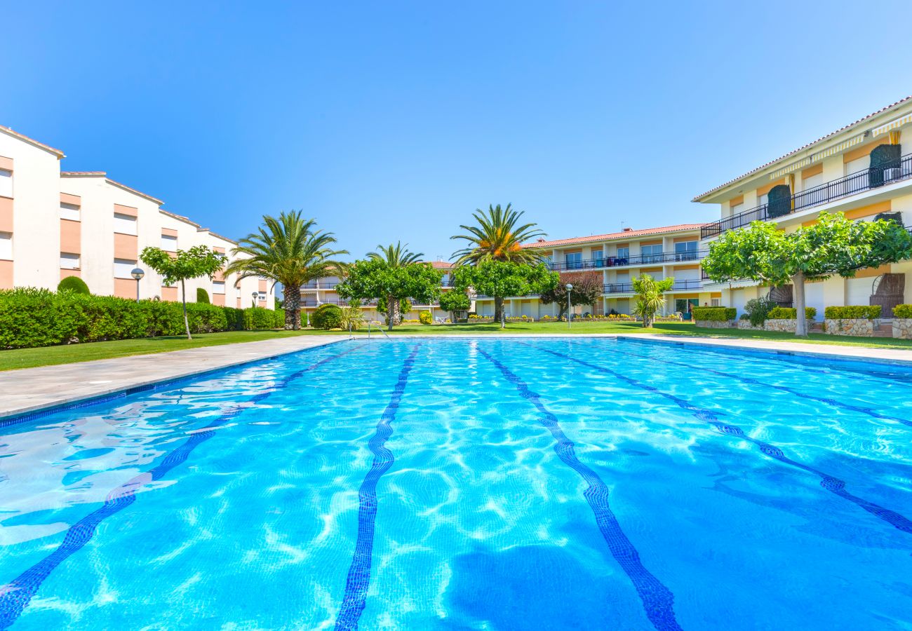 Apartament en Calella de Palafrugell - 1CB - E4 Apartament totalment reformat amb piscina i jardí situat molt a prop de la platja de Calella de Palafrugell