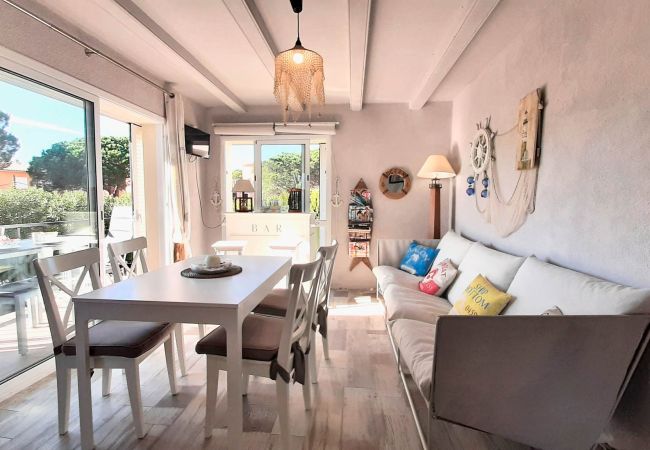 Apartament en Calella de Palafrugell - 1CB K2 -Apartament amb 2 habitacions en una zona molt tranquil·la amb jardí i piscina comunitària a prop de la platja de Calella de Palafrugell Apartament en Calella de Palafrugell - 1CB K2 -Apartament amb 2 habitacions en una zona molt tranquil·la amb jardí i piscina comunitària a prop de la platja de Calella de Palafrugell
