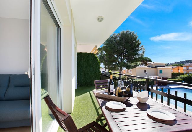 Apartament en Calella de Palafrugell - 1CB T4 -Apartament totalment reformat en una zona molt tranquil·la amb jardí i piscina comunitària a prop de la platja de Calella de Palafrugell Apartament en Calella de Palafrugell - 1CB T4 -Apartament totalment reformat en una zona molt tranquil·la amb jardí i piscina comunitària a prop de la platja de Calella de Palafrugell