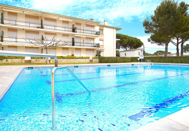 Apartament en Calella de Palafrugell - 1CB T4 -Apartament totalment reformat en una zona molt tranquil·la amb jardí i piscina comunitària a prop de la platja de Calella de Palafrugell Apartament en Calella de Palafrugell - 1CB T4 -Apartament totalment reformat en una zona molt tranquil·la amb jardí i piscina comunitària a prop de la platja de Calella de Palafrugell