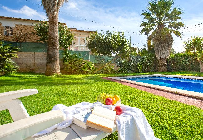 Vil.la en Lloret de Mar - 2FIN01 - Acollidora casa de 3 habitacions amb jardí i piscina privada ubicada en una zona residencial tranquil·la