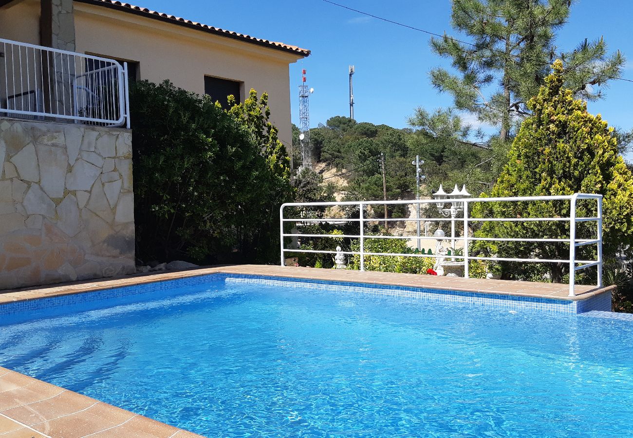 Vil.la en Lloret de Mar - 2INM01 - Casa de 4 habitacions amb piscina privada i jardí situada a Lloret de Mar a prop de la platja.