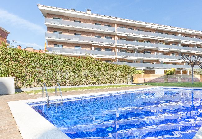 Apartament en Lloret de Mar - 2KIS01- Acollidor apartament per a 4 persones amb piscina situat a prop del centre i de la platja