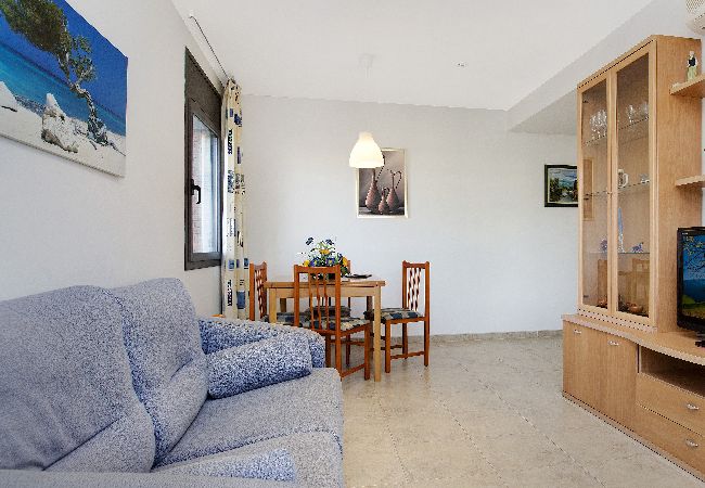 Apartament en Lloret de Mar - 2KIS01- Acollidor apartament per a 4 persones amb piscina situat a prop del centre i de la platja Apartament en Lloret de Mar - 2KIS01- Acollidor apartament per a 4 persones amb piscina situat a prop del centre i de la platja