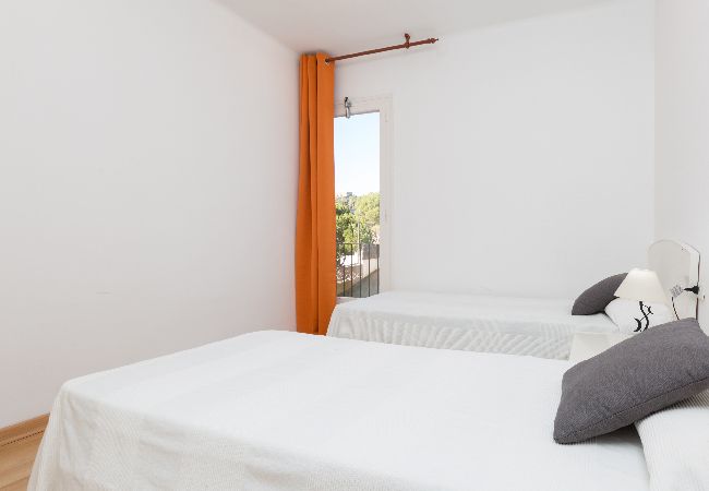 Apartament en Llafranc - 1MARS 01 - Apartament senzill amb 3 habitacions situat a primera línia de mar de la platja de Llafranc