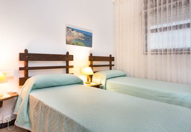 Apartament en Calella de Palafrugell - 1MG G2 - Apartament bàsic amb piscina comunitària situat a 400m de la platja de Calella de Palafrugell Apartament en Calella de Palafrugell - 1MG G2 - Apartament bàsic amb piscina comunitària situat a 400m de la platja de Calella de Palafrugell