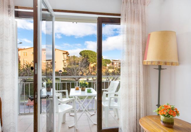Apartament en Calella de Palafrugell - 1MG G2 - Apartament bàsic amb piscina comunitària situat a 400m de la platja de Calella de Palafrugell Apartament en Calella de Palafrugell - 1MG G2 - Apartament bàsic amb piscina comunitària situat a 400m de la platja de Calella de Palafrugell