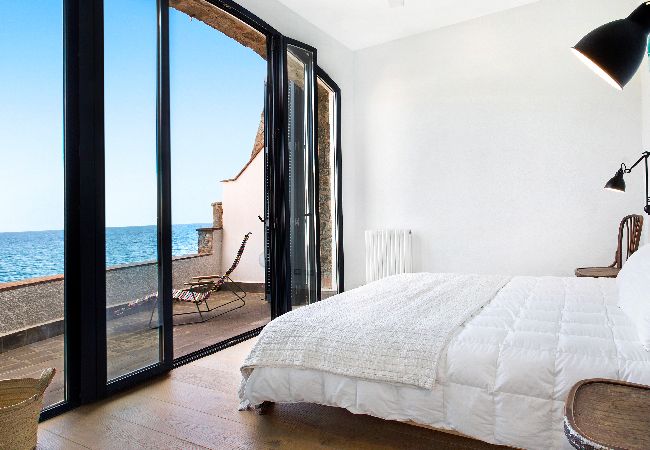 Vil.la en Llafranc - 1MIRAD 01 - Estupenda casa reformada amb molt de gust, amb fantàstiques vistes al mar i accés directe a la platja de Llafranc