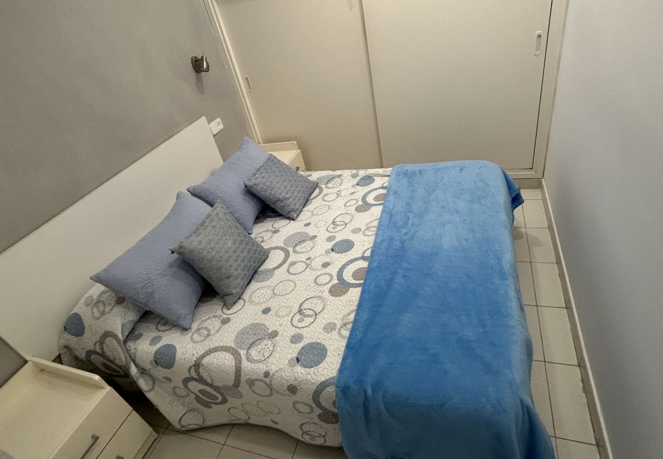 Apartament en Llafranc - 1PAQ01 - Apartament situat al centre de Llafranc, just a primera línia del mar. És un 1r pis sense ascensor, amb 3 habitacions (1 llit de matrimoni; lliteres pe