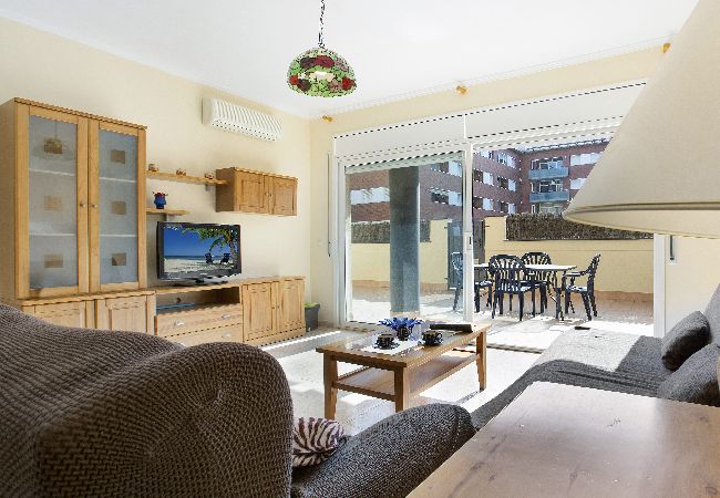 Apartament en Lloret de Mar - 2P51- Acollidor apartament amb piscina situat a prop del centre i de la platja de Fenals (Lloret de Mar) Apartament en Lloret de Mar - 2P51- Acollidor apartament amb piscina situat a prop del centre i de la platja de Fenals (Lloret de Mar)