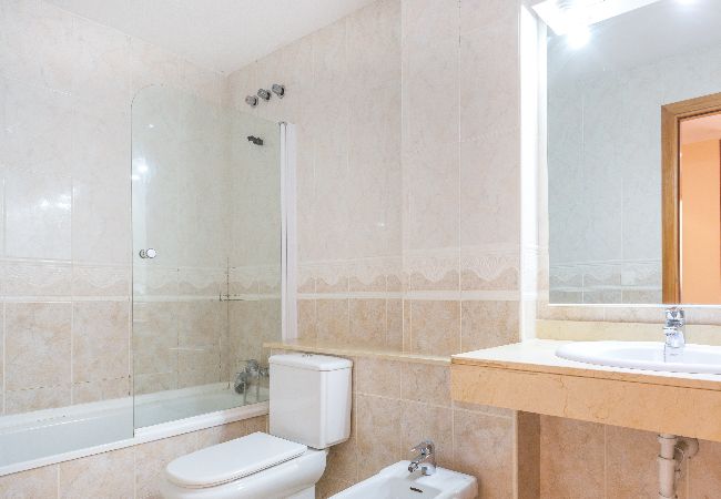 Apartament en Lloret de Mar - 2P51- Acollidor apartament amb piscina situat a prop del centre i de la platja de Fenals (Lloret de Mar) Apartament en Lloret de Mar - 2P51- Acollidor apartament amb piscina situat a prop del centre i de la platja de Fenals (Lloret de Mar)